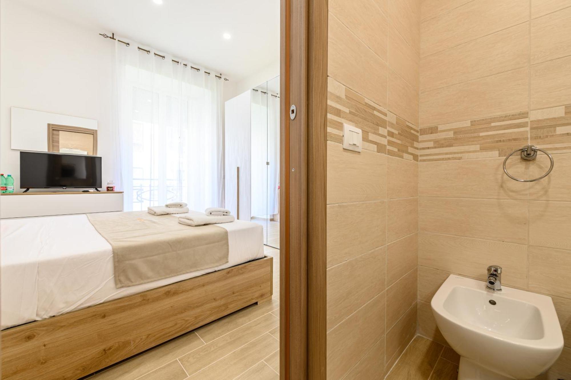 Domus Romeo Appartement Napels Buitenkant foto