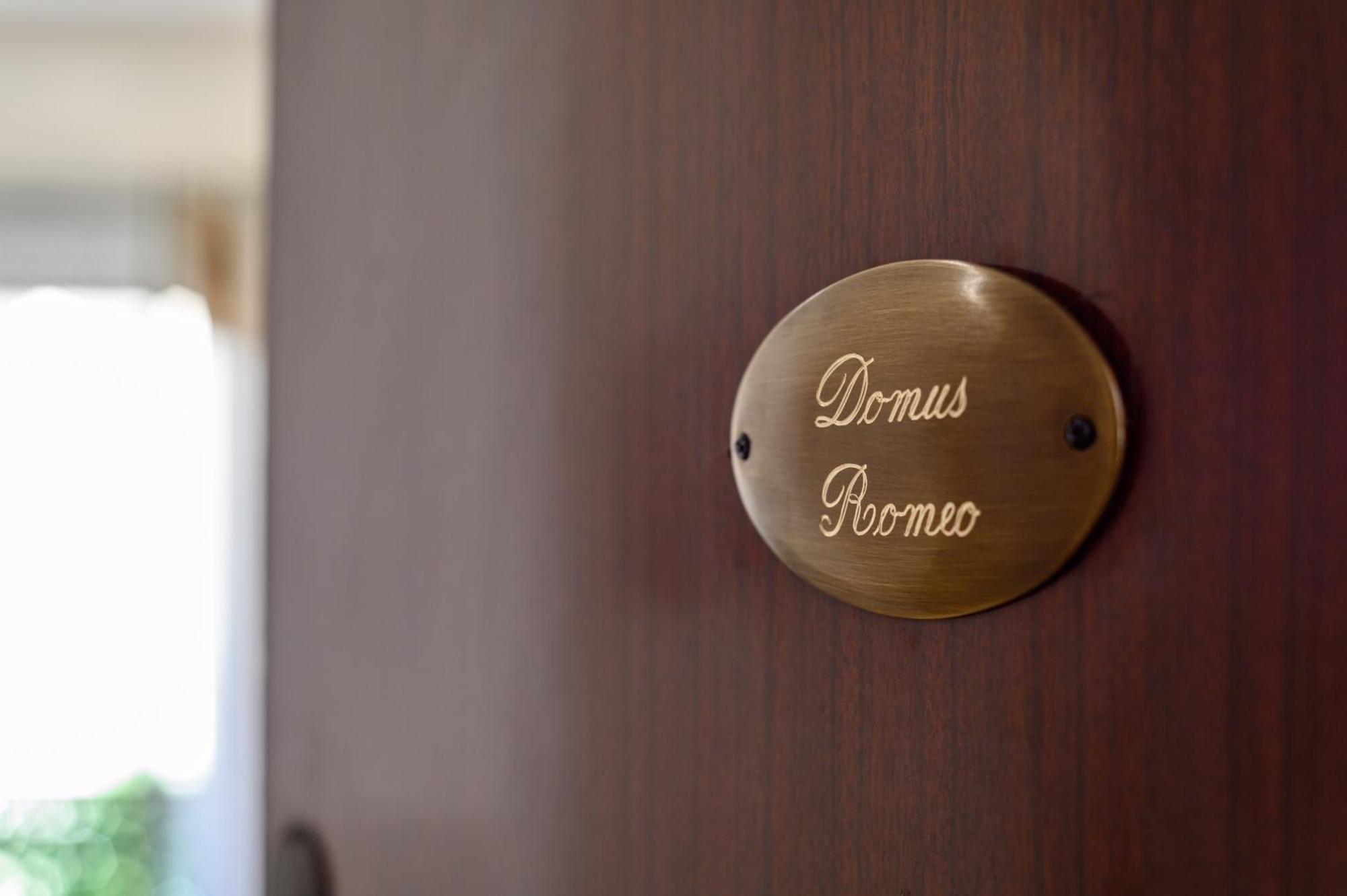 Domus Romeo Appartement Napels Buitenkant foto